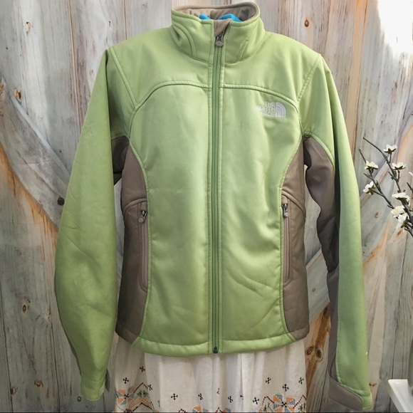The North Face Jackets & Blazers - 😍 The North Face Jacket Green Apex Spring Color